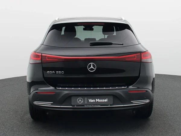 Mercedes-Benz EQA (2023) — foto 21 van 25