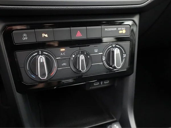 VOLKSWAGEN T-Cross (2024) — foto 8 van 17