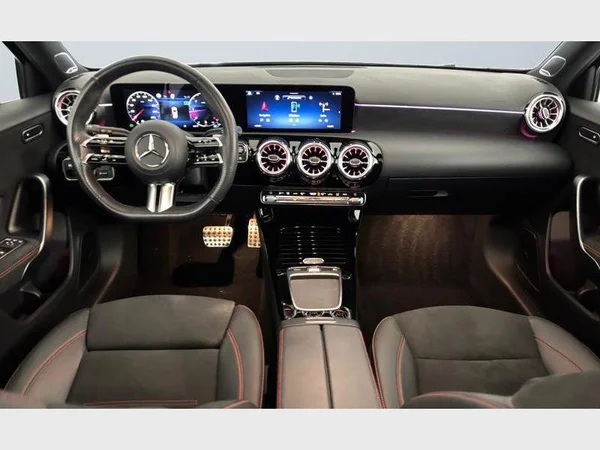 Mercedes-Benz A 220 (2024) — foto 12 van 30
