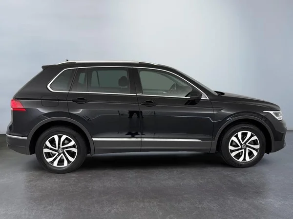 VOLKSWAGEN Tiguan (2022) — foto 26 van 31