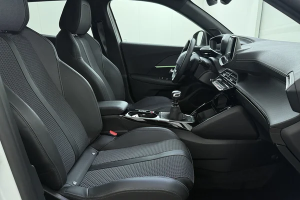 Peugeot 2008 (2023) — foto 14 van 16