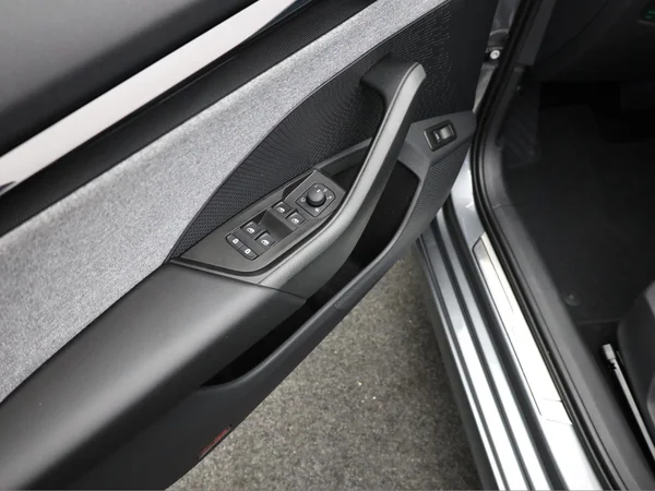 SKODA Octavia Combi (2024) — foto 6 van 20