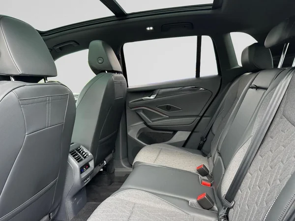 VOLKSWAGEN Tiguan (2026) — foto 6 van 16
