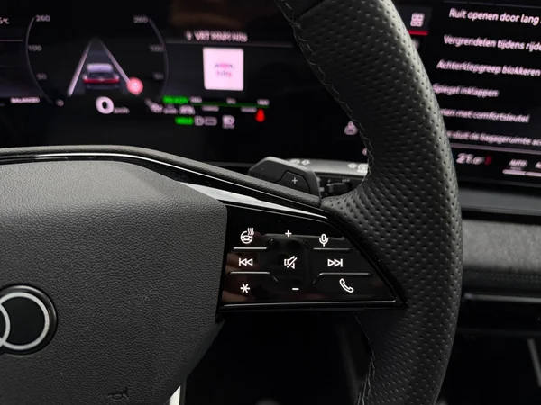 AUDI Q6 e-tron (2025) — foto 8 van 24