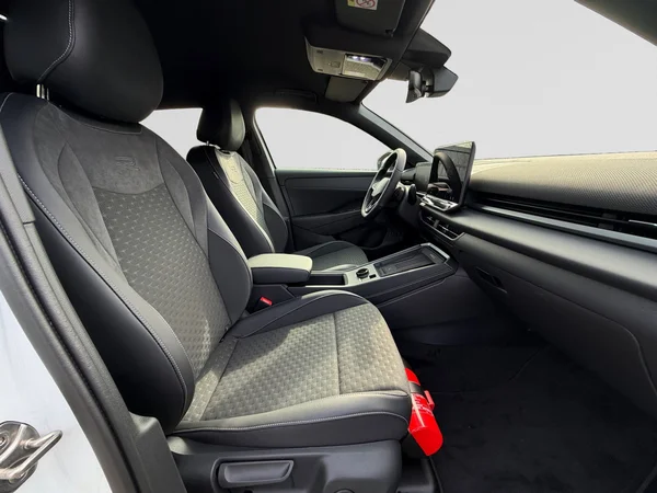 VOLKSWAGEN T-Roc (2026) — foto 3 van 14