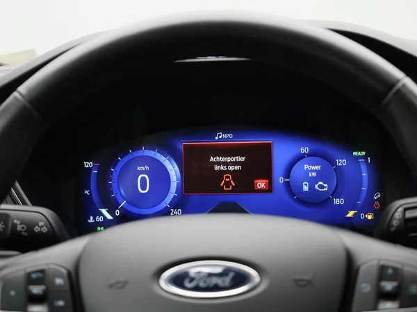 Ford Kuga (2022) — foto 2 van 40