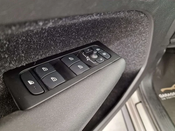 Volvo XC40 (2021) — foto 4 van 16
