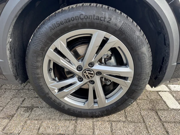 VOLKSWAGEN T-Roc (2025) — foto 18 van 23
