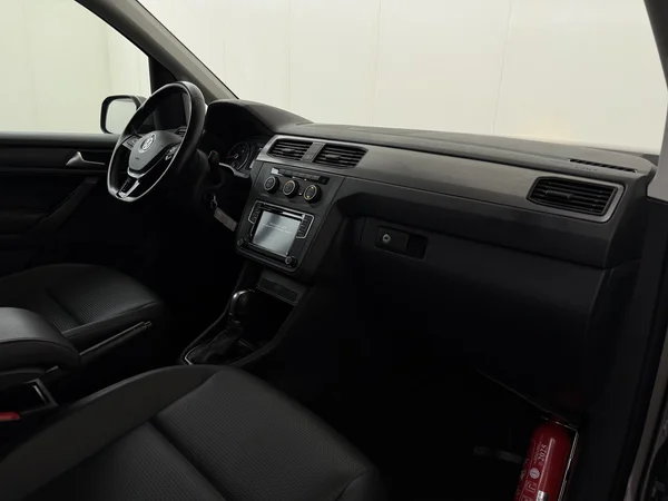 VOLKSWAGEN Caddy (2019) — foto 3 van 28