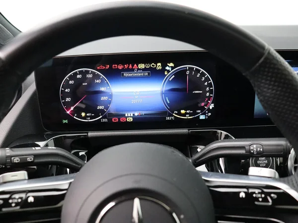 Mercedes-Benz GLA (2025) — foto 7 van 35