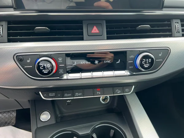 AUDI A4 Allroad Quattro Dsl (2023) — foto 7 van 24