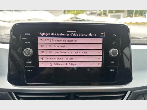 Volkswagen T-Roc (2023) — foto 14 van 27