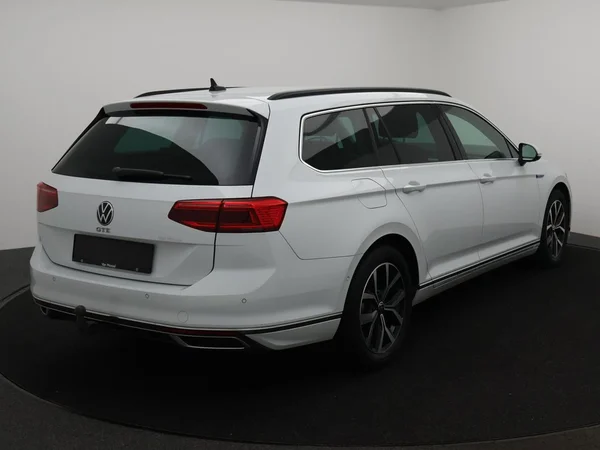 VOLKSWAGEN Passat Variant GTE (2022) — foto 12 van 30