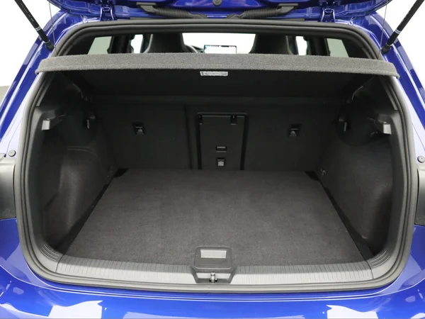 VOLKSWAGEN Golf VIII (2025) — foto 2 van 21