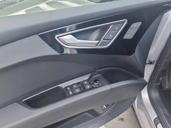 AUDI Q4 e-tron (2025) — foto 11 van 24