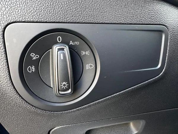 VOLKSWAGEN Tiguan (2021) — foto 22 van 33