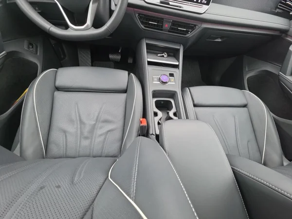VOLKSWAGEN Tiguan (2026) — foto 3 van 22