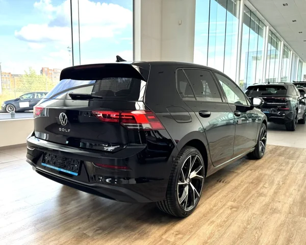 Volkswagen Golf (2021) — foto 3 van 30