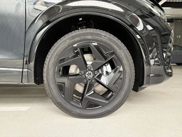 VOLKSWAGEN Tiguan eHybrid (PHEV) (2025) — foto 3 van 24