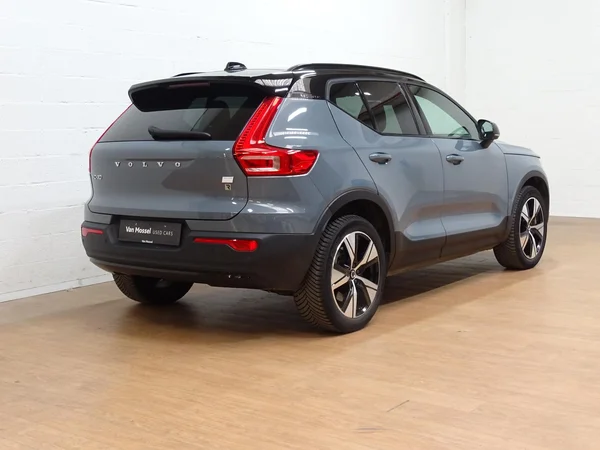 Volvo XC40 (2023) — foto 25 van 28