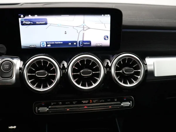 Mercedes-Benz EQB (2025) — foto 10 van 32