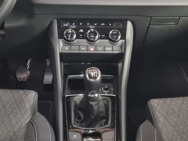 SKODA Karoq (2022) — foto 4 van 23
