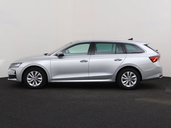 SKODA Octavia Combi (2024) — foto 14 van 19