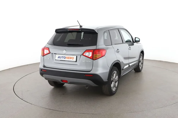 Suzuki Vitara (2018) — foto 12 van 16