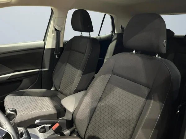 VOLKSWAGEN T-Cross (2021) — foto 2 van 31