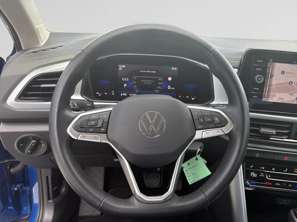 VOLKSWAGEN T-Roc (2022) — foto 4 van 24