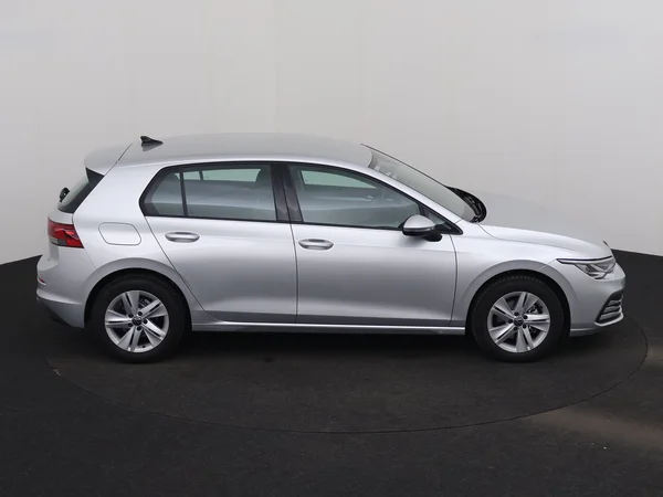 VOLKSWAGEN Golf (2024) — foto 24 van 28