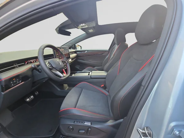 VOLKSWAGEN ID.7 Tourer (2025) — foto 13 van 24