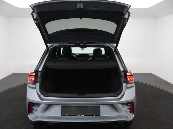 Volkswagen T-Roc (2023) — foto 13 van 24