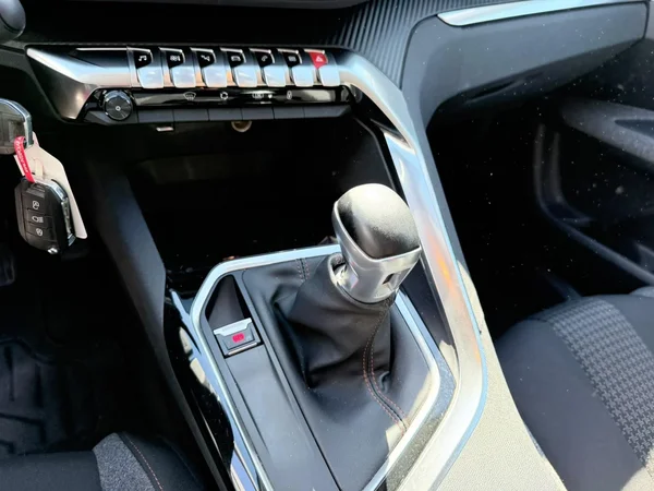 Peugeot 3008 (2018) — foto 3 van 16
