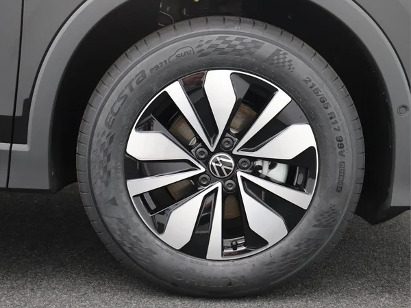 VOLKSWAGEN Tiguan (2026) — foto 13 van 15