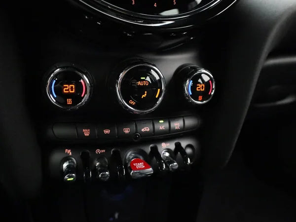 MINI One (2022) — foto 16 van 32