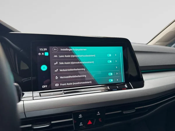VOLKSWAGEN Golf VIII (2024) — foto 5 van 15