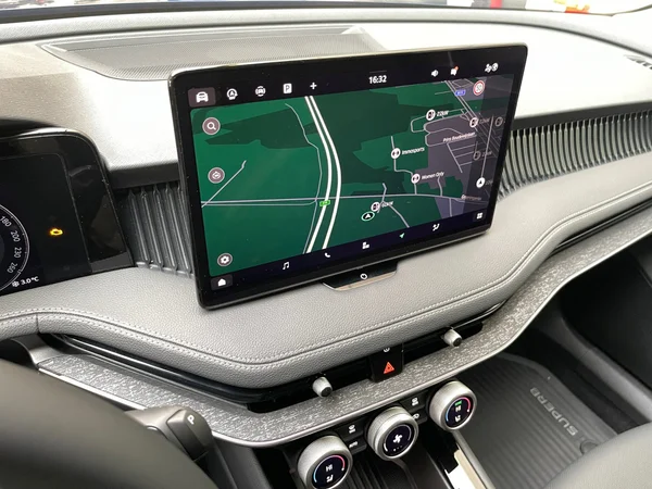 SKODA Superb Combi (2025) — foto 5 van 19