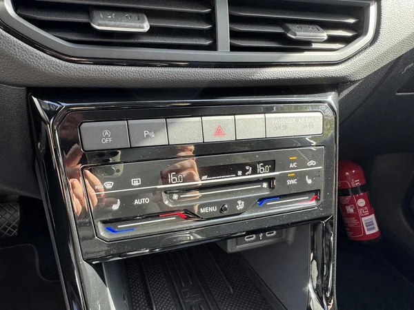 VOLKSWAGEN T-Cross (2025) — foto 8 van 16