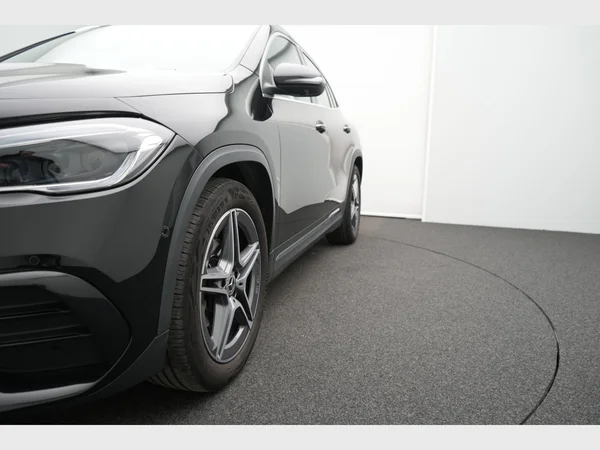 MERCEDES-BENZ GLA 180 (2021) — foto 24 van 28