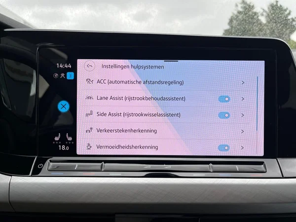 VOLKSWAGEN Golf VIII SW (2024) — foto 8 van 22