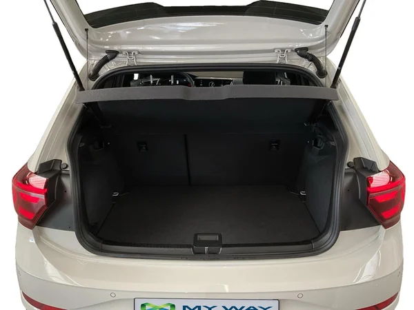 VOLKSWAGEN Polo GTI (2024) — foto 13 van 22