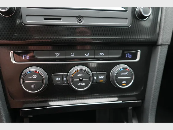 VOLKSWAGEN Golf VII GTI (2014) — foto 7 van 20