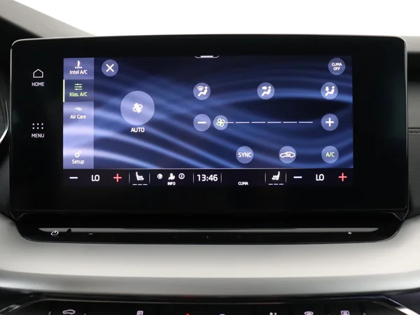 SKODA Octavia Combi (2024) — foto 9 van 17