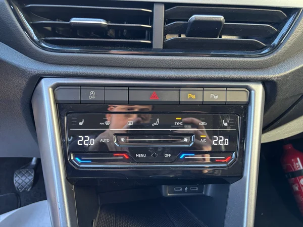 VOLKSWAGEN T-Roc (2022) — foto 8 van 21