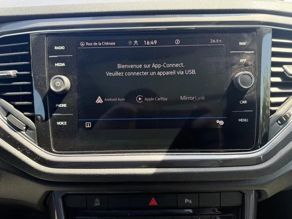 VOLKSWAGEN T-Roc (2021) — foto 15 van 26