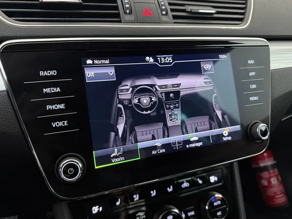 SKODA Superb (2022) — foto 17 van 31