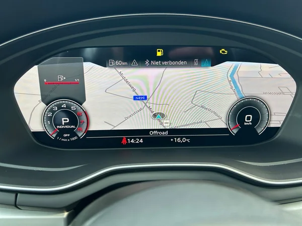 AUDI A4 (2023) — foto 15 van 24