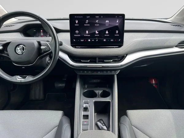 SKODA Enyaq (2022) — foto 2 van 24