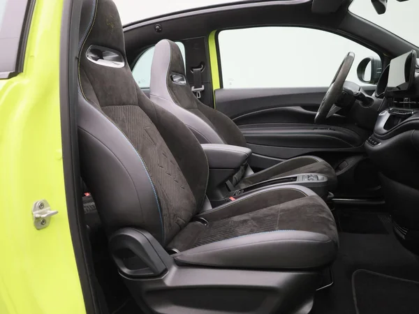 Fiat 500C (2023) — foto 30 van 48